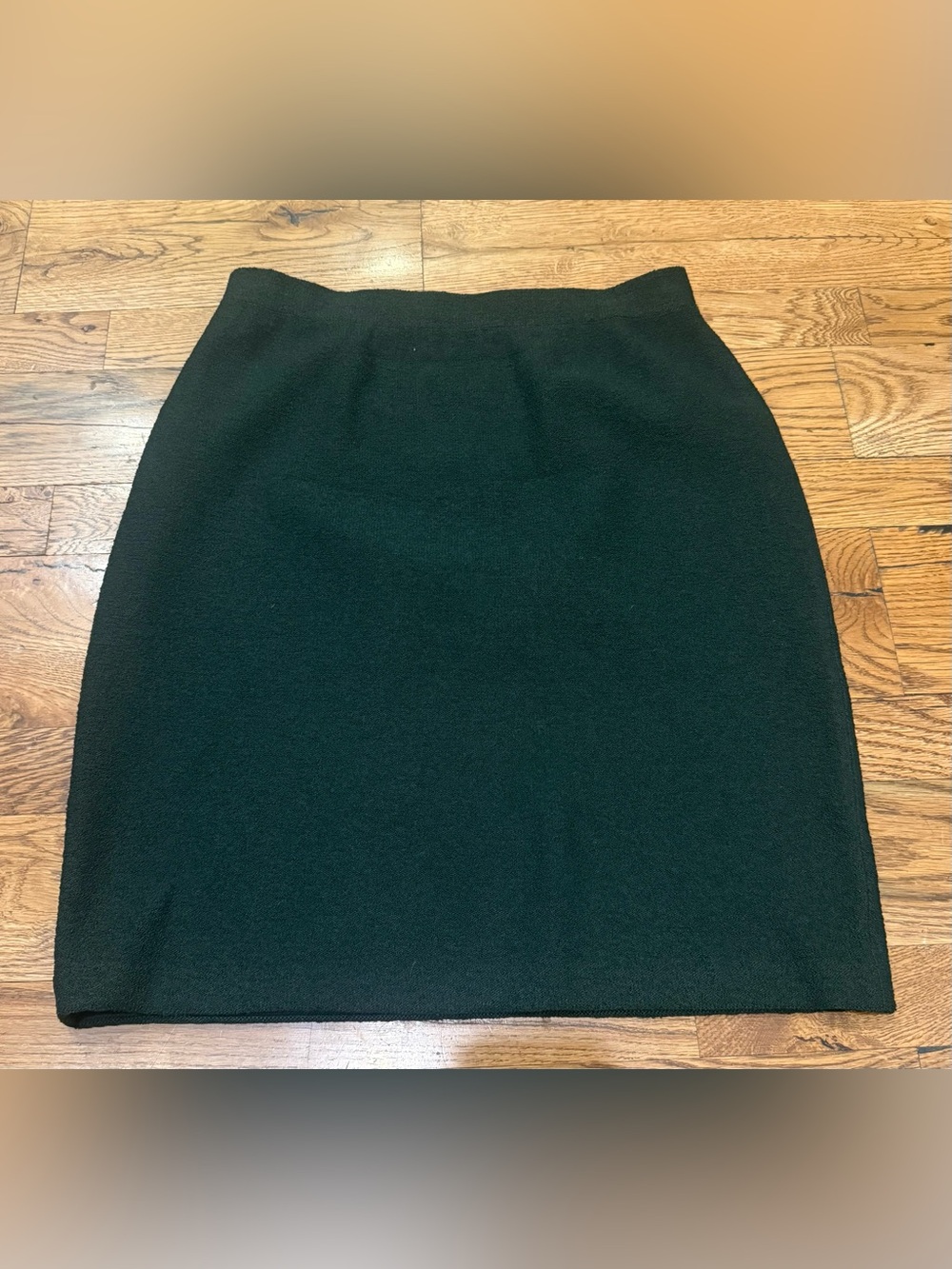 St. John Collection. Vintage Forest Green Santana Knit Skirt. Size 6.